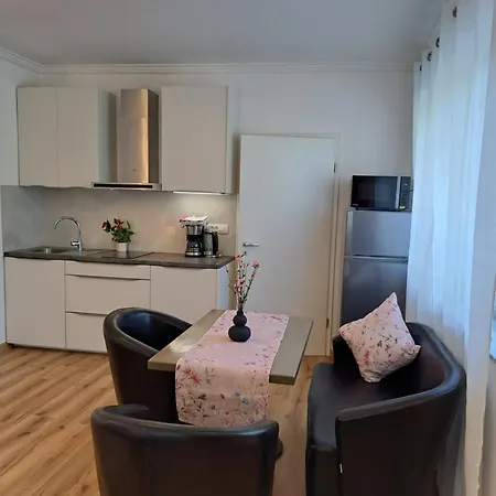 Apartmán Apartma Ema 1 *